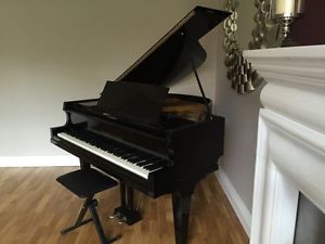 BEGINNER PIANOS - BLACK HIGH GLOSS BABY GRAND PIANO