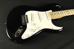 Fender Standard Stratocaster - Maple Fingerboard - Black (189)