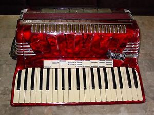 Pigini Multizone 4/5 reed Italian 19 inch keyboard accordion