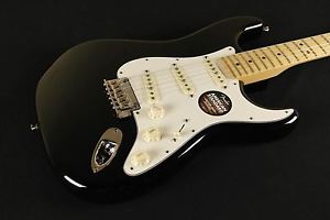 Fender American Standard Stratocaster Maple Fingerboard Black 113002706