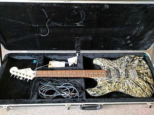 **MINT** 2003 Fender Splatter Stratocaster/Splattercaster & Hardcase Shell