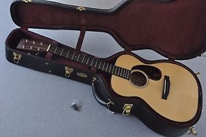 Martin D18v Acoustic Guitar 2009