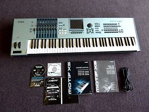 Yamaha Motif XS7 Music Production Synthesizer.........MINT CONDITION
