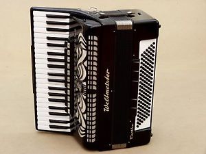 Very Nice Accordion Weltmeister Caprrice 120 bass Including Case