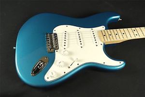 Fender Standard Stratocaster - Maple Fingerboard - Lake Placid Blue (338)