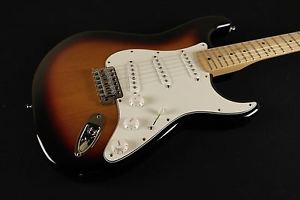 Fender Standard Stratocaster Maple Fingerboard Brown Sunburst 144602532 (512)