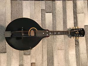 1913 Gibson A4 non original hard shell case.