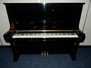 YAMAHA U3 UPRIGHT PIANO AROUND 30 YEARS OLD. WITH 5 YEAR GUARANTEE