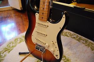 Vintage 1983 USA Fender Dan Smith Stratocaster electric guitar Smith Strat MINT