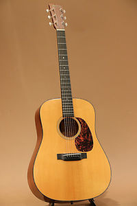 Martin: Acoustic Guitar D-18V USED