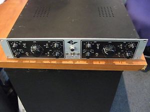 Universal Audio 2-610 Dual Channel Tube Preamplifier Preamp Mic/Instrument Pre