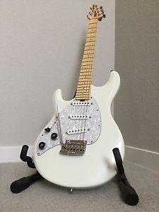 Ernie Ball Music Man Silhouette Special left-handed lefty white player upgrade
