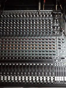 Mackie Onyx 1640i in very good condition, with original box & rack ears