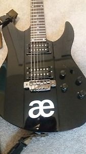 Line 6 Variax JTV-89 Modeling Electric Guitar with extra VDI cable (x2)