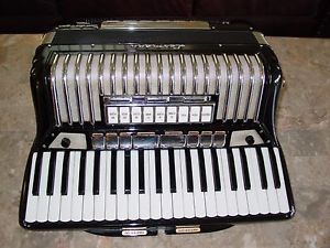 Lesmann Morbidoni 3/5 reed AccordioOrgan vintage accordion