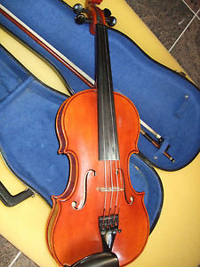 Geige mit Bogen und Kasten