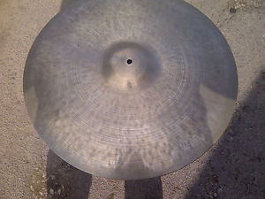 ZILDJIAN "VINTAGE ISTANBUL" 20" RIDE CYMBAL -  NICE  WOW LOOOOK