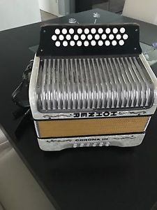 acordeon honner para la venta excelentes condiciones ,muy bien mantenida
