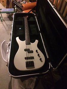 Larrivee bass Guitar 1988 Flamed Neck