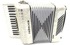 Akkordeon , Fröhlich Mozart , 72 Bass, made in Italy