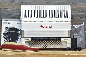 Roland V-Accordion FR-3X White 37-Key 120-Bass Digital Piano Accordion #Z6F0036