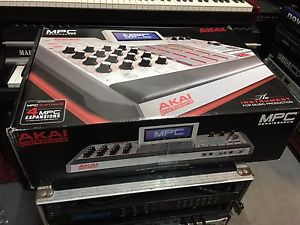 Akai Professional MPC  RENAISSANCE Drum Pad Controller  in box //ARMENS