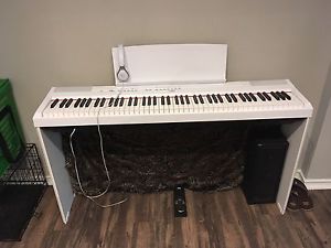 Yamaha P115 Digital Piano White