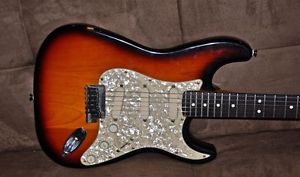Fender USA Standard 1997 Sunburst Rosewood Board - Black Dot Music