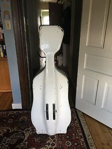 4/4 Cello Case by Alan Stevenson: Carbon Composite, 12.2 pounds/5.5 kilos