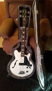 Epiphone Jack Casady Signature Semi hollow Bass Guitar White and Hardshell Case