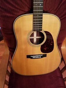 NEW Martin HD-28V Acoustic Guitar. MINTCONDITION