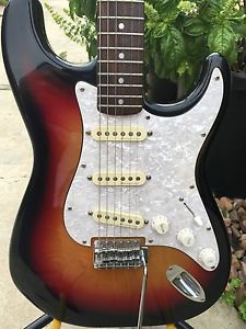 Vintage Suzuki Super Sounds Brazen Picker Pro Japanese Guitar Strat Style.