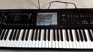 Korg Kronos 2 61 note keyboard workstation - Excellent Condition