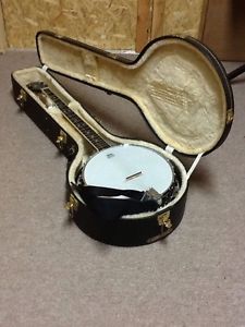 Alvarez 5-string Banjo, Engraved Arm Rest, Hard Shell Plush Lined Case