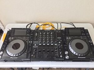 2x cdj 2000 nexus + 1x djm 900 nexus