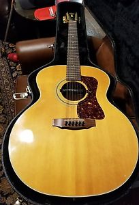 Guild JF30-12, 12 string  Maple with pick up & guild case nice guitar