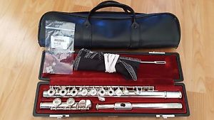 Yamaha intermediate flute YFL-385II MINT!