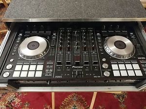 Pioneer DDJ-SX DJ Controller With / Odyssey Flight Zone Glide Style ATA Case