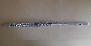 Yamaha YFL-411 solid silver flute. Excellent condition.