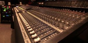 Mackie 24 E 24-Channel 8-Bus Expander+meter bridge&Mackie 220-Watt Power Supply