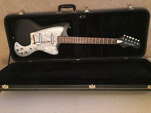 NICE 2009 BLACK DANELECTRO DEAD ON 67 ELECTRIC GUITAR HARDSHELL CASE HTF SATIN