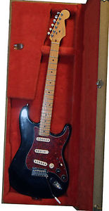 1995 Fender Stratocaster Guitar Black Maple Neck USA Tweed Case