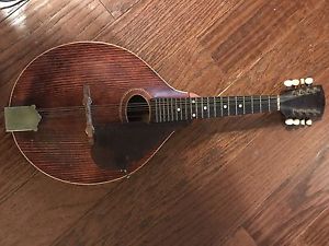 Vintage Gibson A mandolin with Gibson 1913.