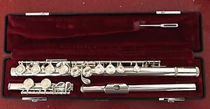 YAMAHA 411 SOLID SILVER INTERMEDIATE FLUTE - PERFECT STUDENT UPGRADE (SUPERB)