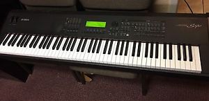 Yamaha S90 Keyboard Synthesizer.  Fully Functional Except One Key.