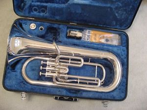 Excellent Silver Bach 1103S Euphonium (same as Yamaha YEP--201S) with stand