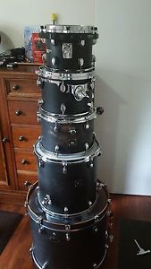Tama Starclassic Bubinga Bass Drum and vintage Birch Superstar Toms 4 pieces
