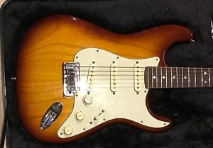 Fender American Deluxe Stratocaster Ash Electric Guitar Tobacco Sunburst Excelnt