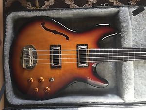 Lakland Skyline Hollowbody Fretless Bass