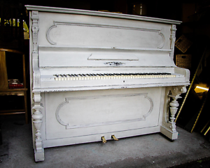 Shabbie chic painted piano